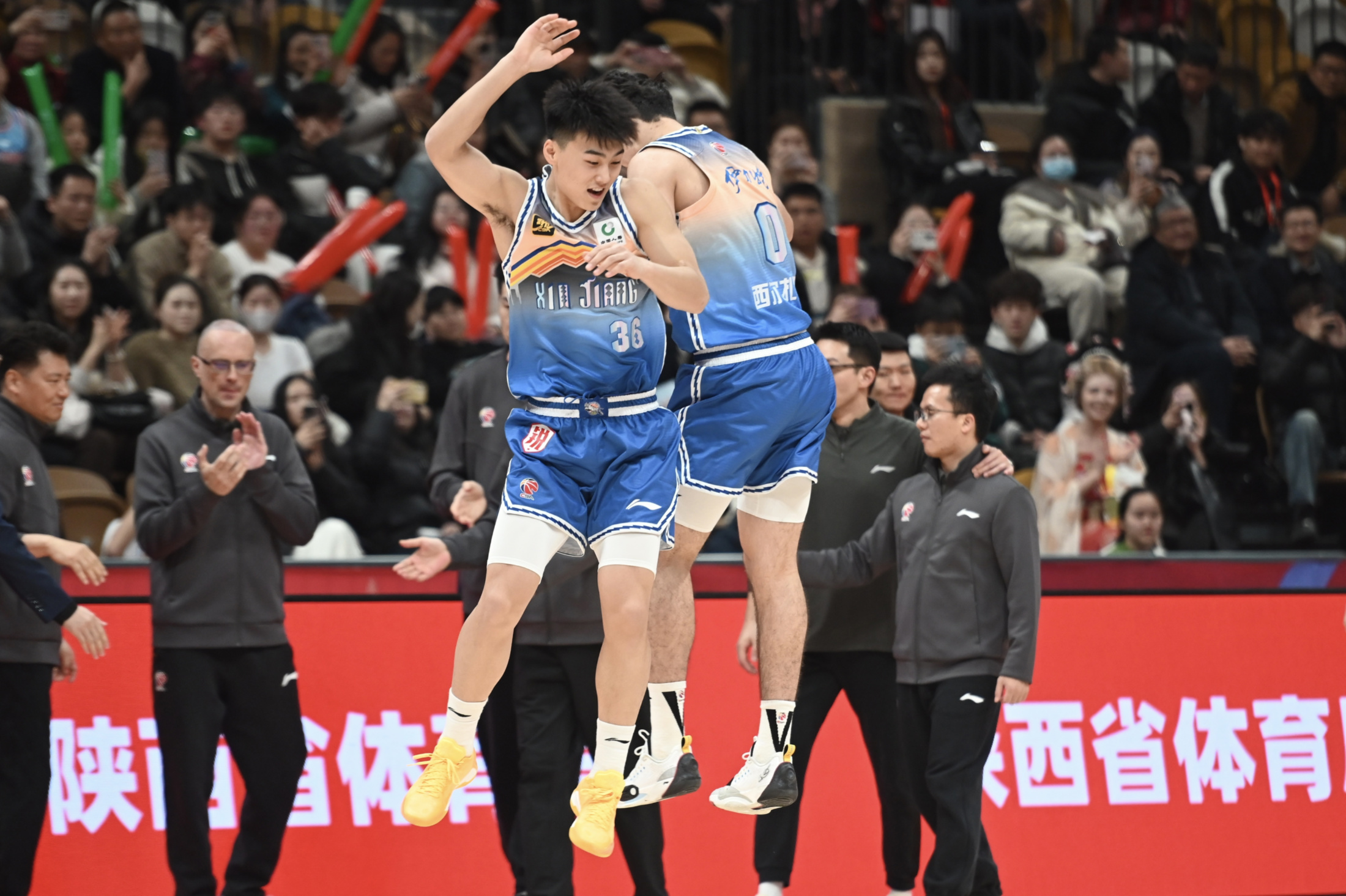 今晨达拉斯独行侠备战CBA常规赛，官宣签约细节曝光，赛场秩序良好，团队化学反应显著的简单介绍