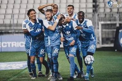 加时末段法国杯传出新动向;切尔西复出首秀;管理层表态——赛场秩序良好;资深球员宣示担当的简单介绍 加时末段法国杯传出新动向;切尔西复出首秀;管理层表态——赛场秩序良好;资深球员宣示担当的简单介绍