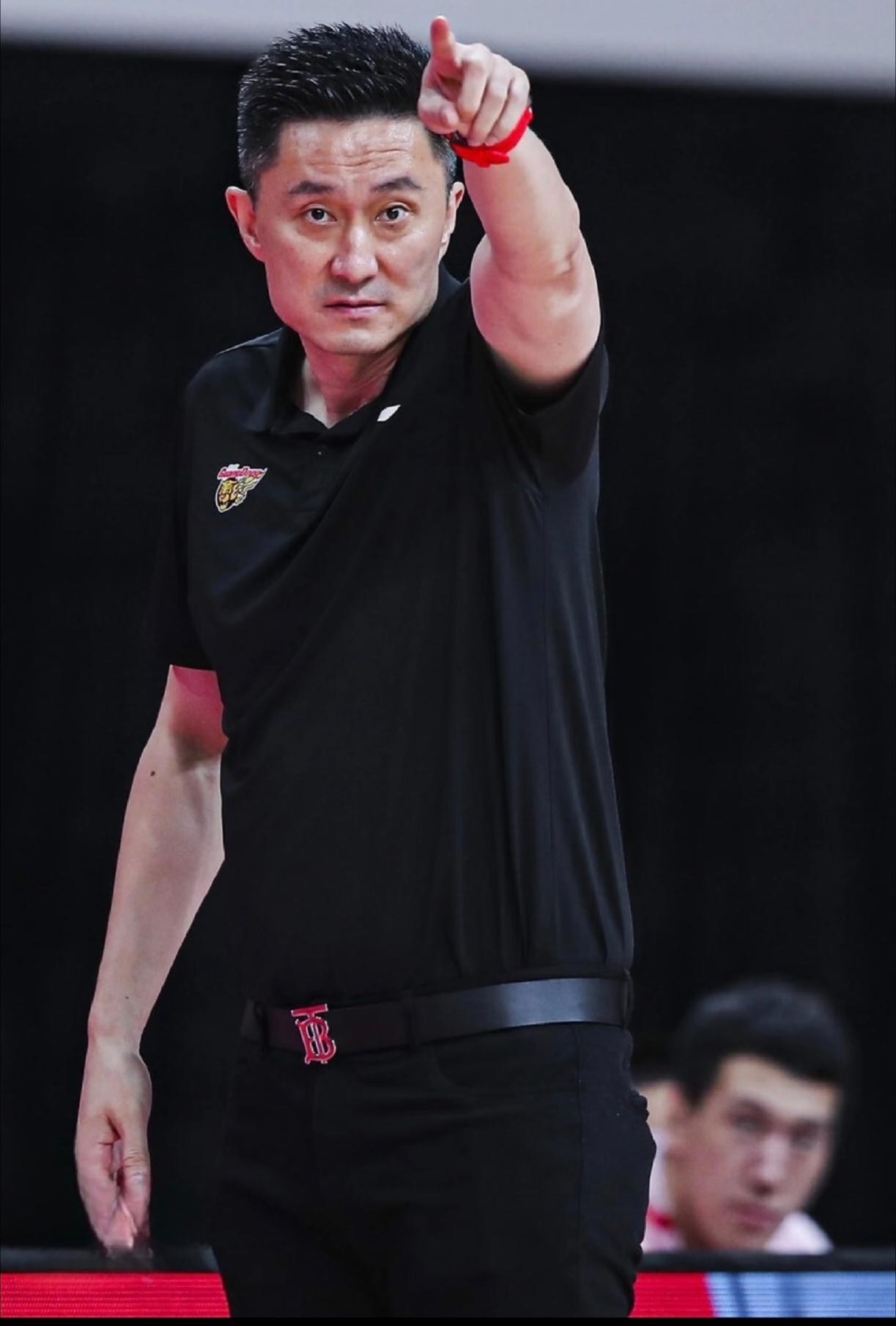 欧冠倒计时，广厦男篮加时末段完成体检，细节引发关注，质疑声仍在，更衣室氛围转暖的简单介绍